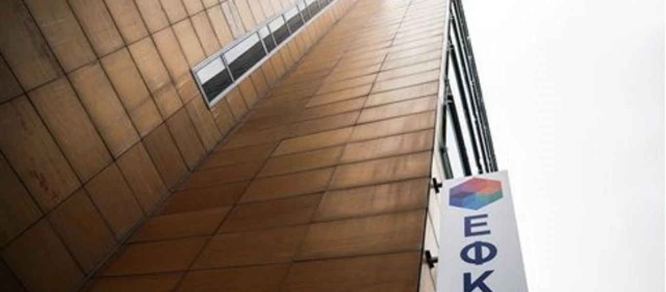 Στα υπόγεια του ΕΦΚΑ στοιβάζονται οι αιτήσεις συντάξεων που εκκρεμούν (βίντεο)